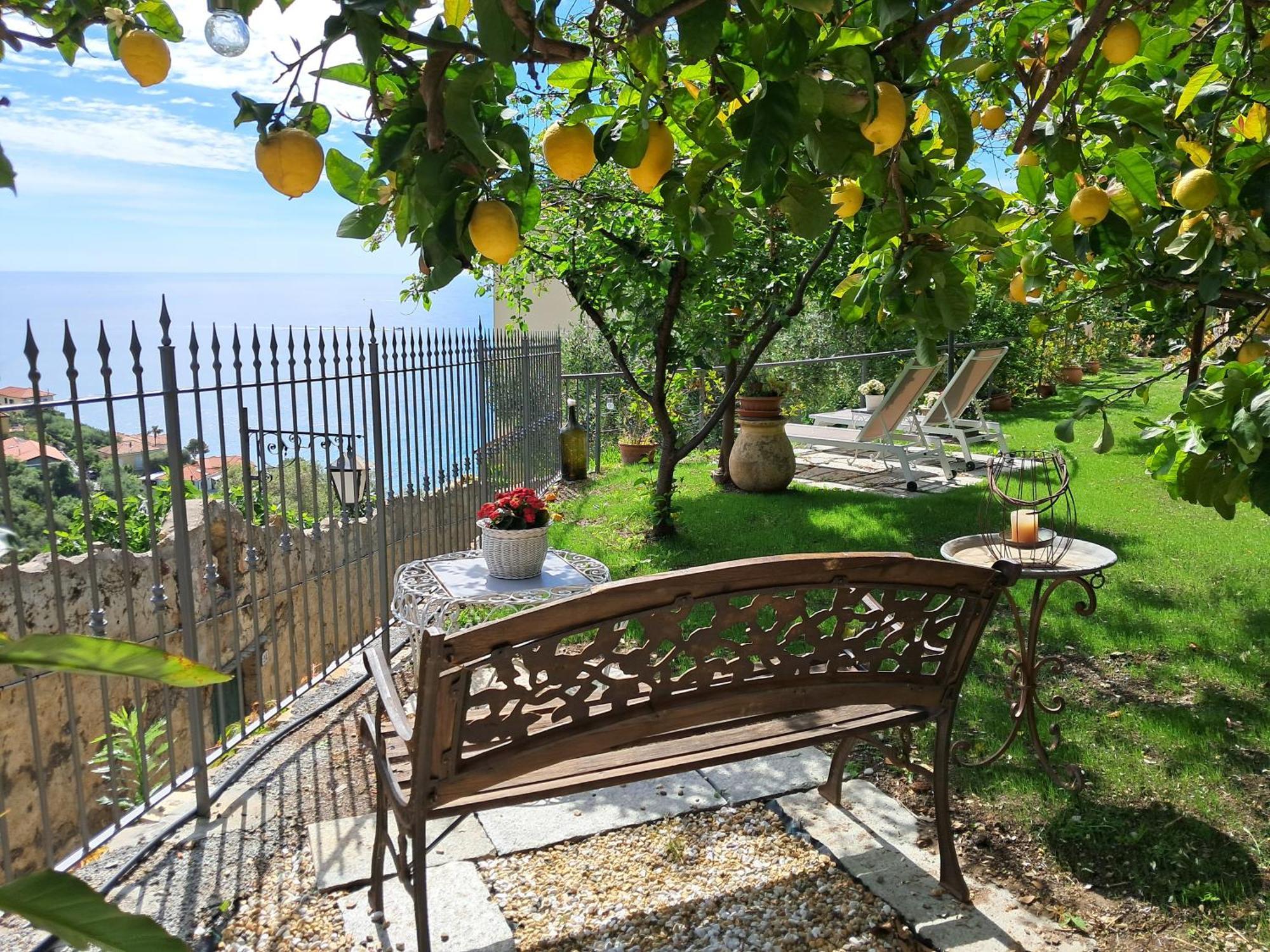 Florinda Lemon'S Suite Cervo Exterior foto